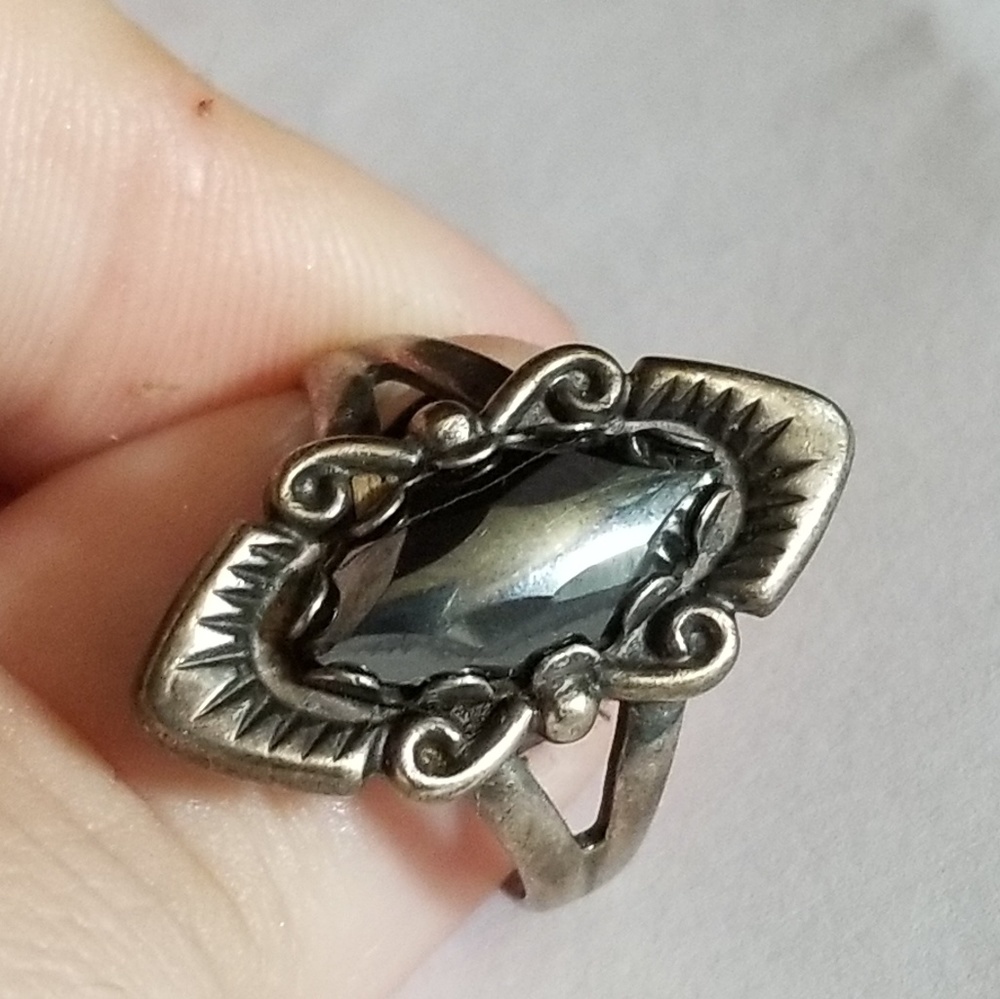 Pretty Vintage Sterling Silver Ring - Picture 6 of 8